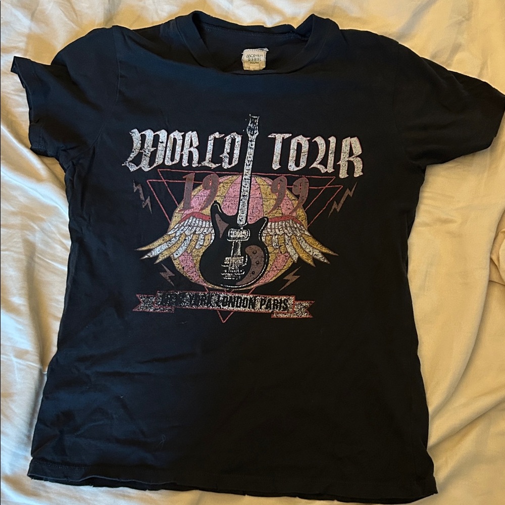 Modish Rebel Black World Tour Graphic T-Shirt size small